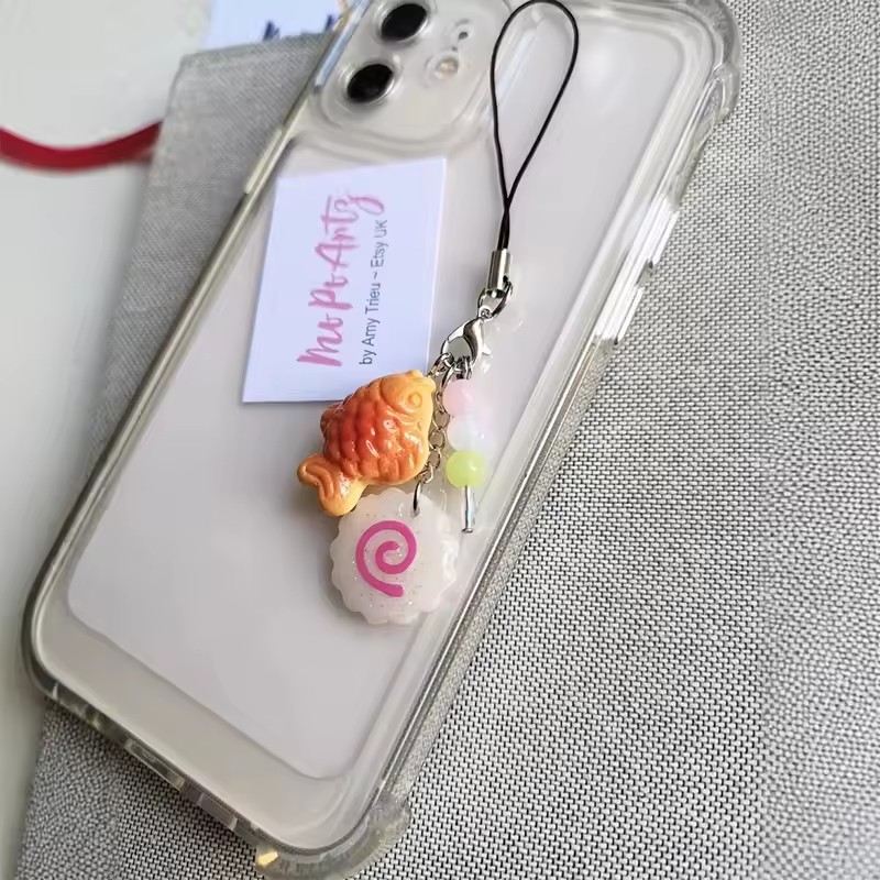 かわいい日本の屋台の食べ物たい焼き、ナルト巻かまぼこ、だんご - Food Zinc のレビューと価格