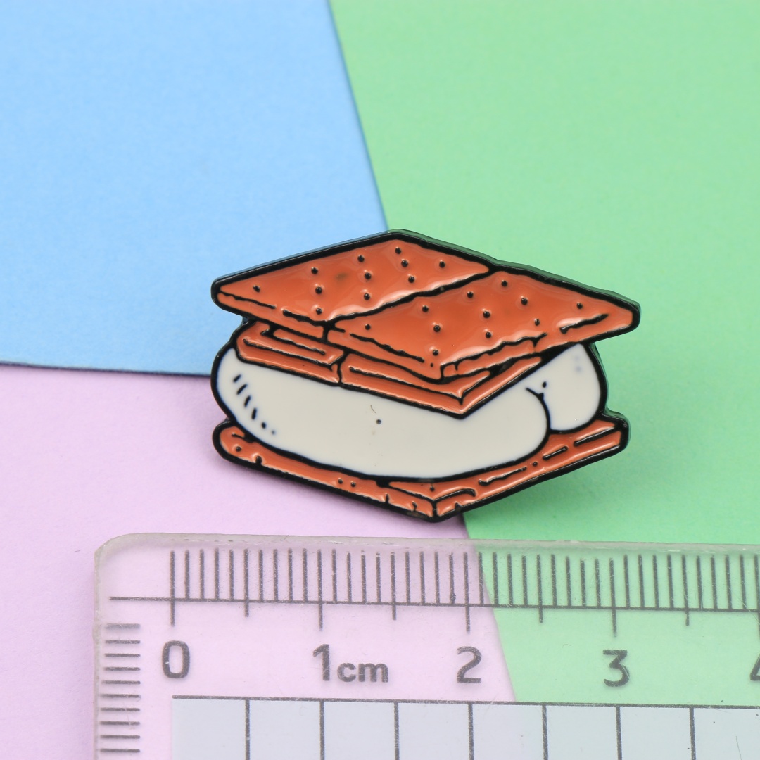 漫画スモアズマシュマロクラッカーエナメルブローチキャンプデザ - Zinc Food Snacks のレビューと価格